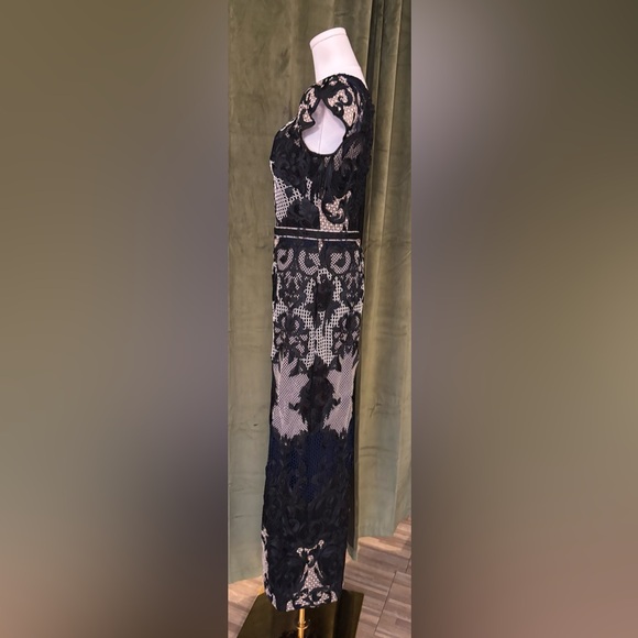 NWT Marchesa Black and Cream Lace Maxi Dress, US4 - Picture 9 of 16
